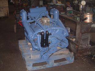 Crusader V8 330 marine engine